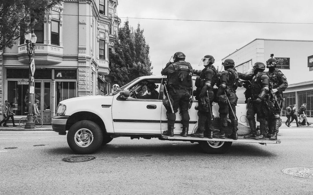 A city under siege: What are the legal and political implications of the presence of federal agents in Portland? 🔊